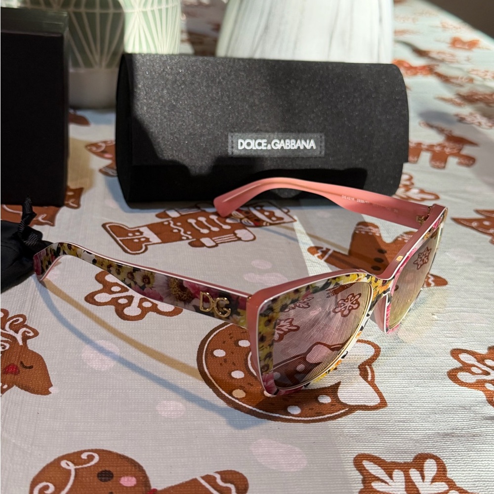 Dolce & Gabbana Women's Pink Sunglasses with case/box/cards